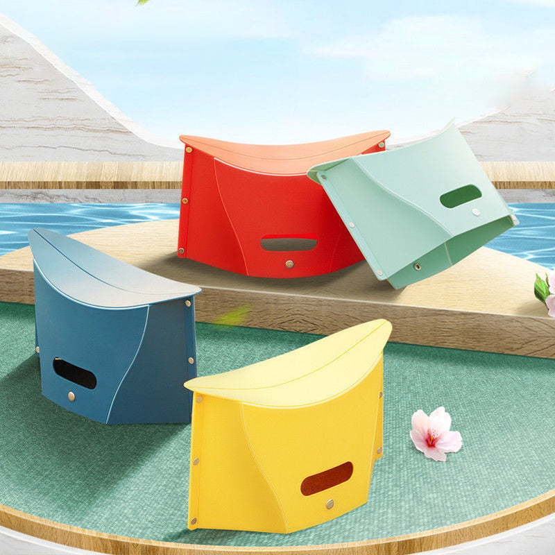 "Portabel hopfällbar pall i gult PP-material, enkel att bära, perfekt för camping och hemmet, finns i fler färger."