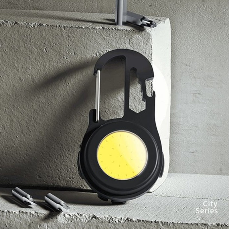 "Portabel mini LED ficklampa, kompakt design, i aluminium med stark belysning, idealisk för utomhusäventyr."