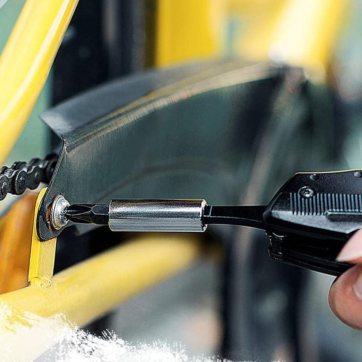 Portabel multifunktionell fällkniv av hållbart stål, kompakt design, ergonomiskt grepp, verktyg för utomhusäventyr.