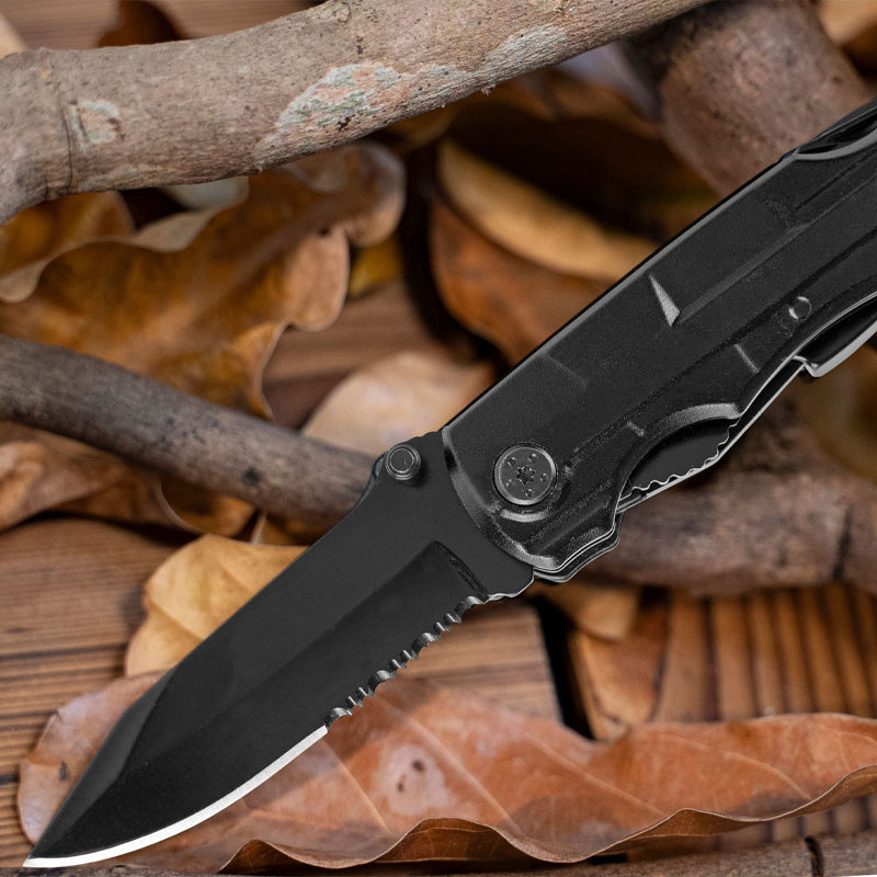 Portabel multifunktionell fällkniv av hållbart stål, kompakt design, ergonomiskt grepp, verktyg för utomhusäventyr.