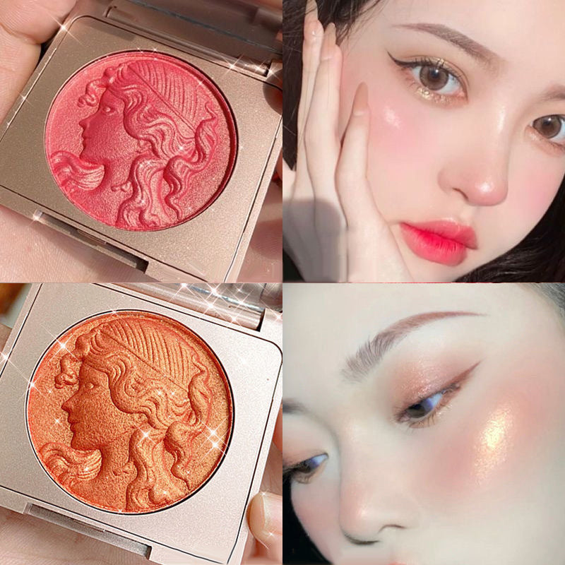 "Präglad puderrougepalett med naturlig glöd, elegant design, subtil skimmer och nyanser rosa till apelsin för alla hudtoner."