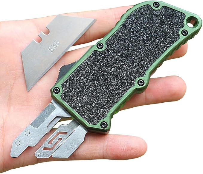 Ergonomisk precisionskniv i borstad aluminium med smidig autoretur. En lättanvänd & bärbar hantverkskniv.