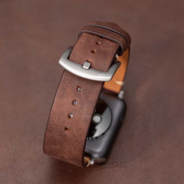 40mm Apple Watch läderrem med svart hårdvara, unisex och stilren i italienskt läder.