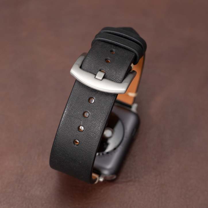 Klassisk läderrem för Apple Watch, unisex design i premium italienskt läder.