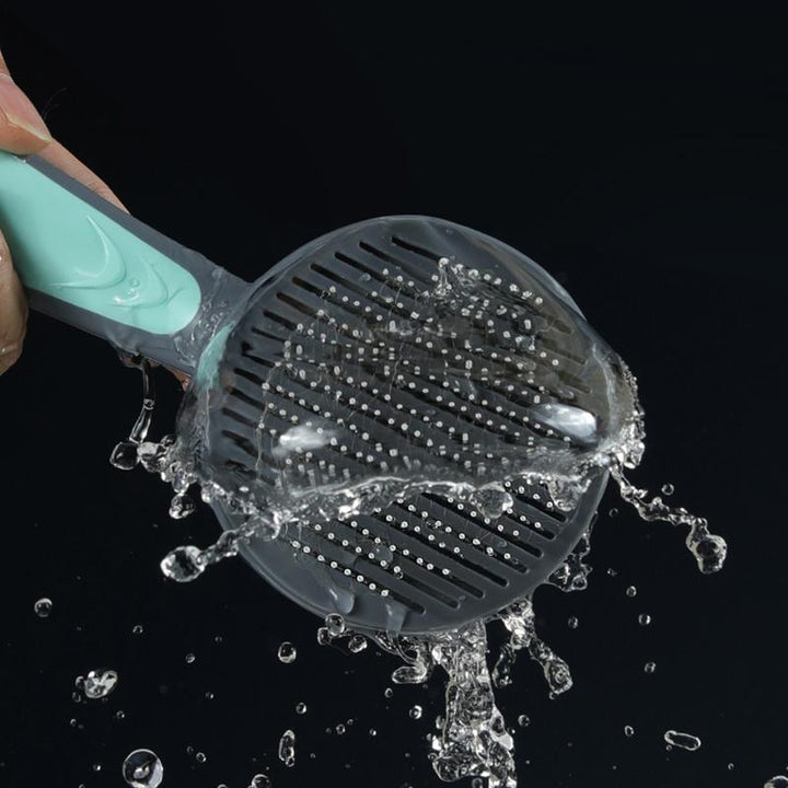 "Professionell husdjursvårdskam med stålborst, ergonomiskt grepp och rundade kanter för säker pälsvård av hundar och katter."