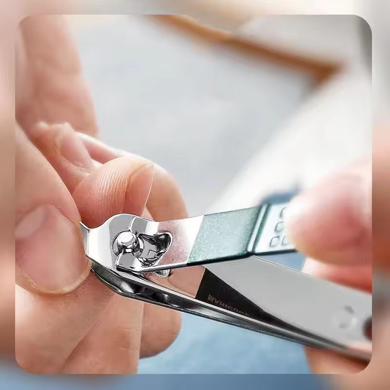 Professionell nagelklippare i rostfritt stål med ergonomiskt handtag och slimmad design för enkel och säker manikyr.