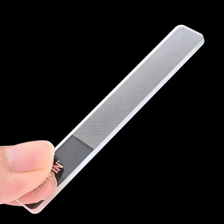 Professionell nagelklippare i rostfritt stål med ergonomiskt handtag och slimmad design för enkel och säker manikyr.