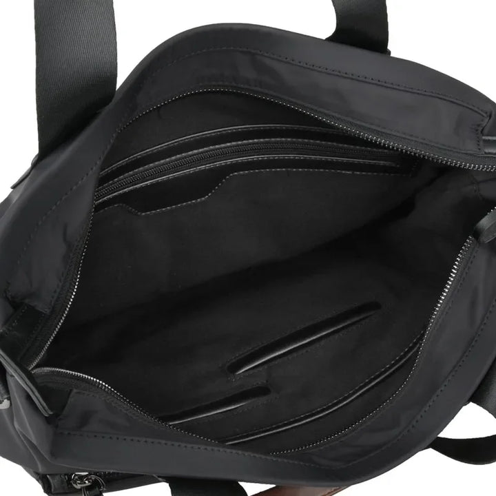 Mångsidig OxfordCarry arbetsväska för 15.6" laptop. Idealisk för pendling och affärsresor med stil och funktion.