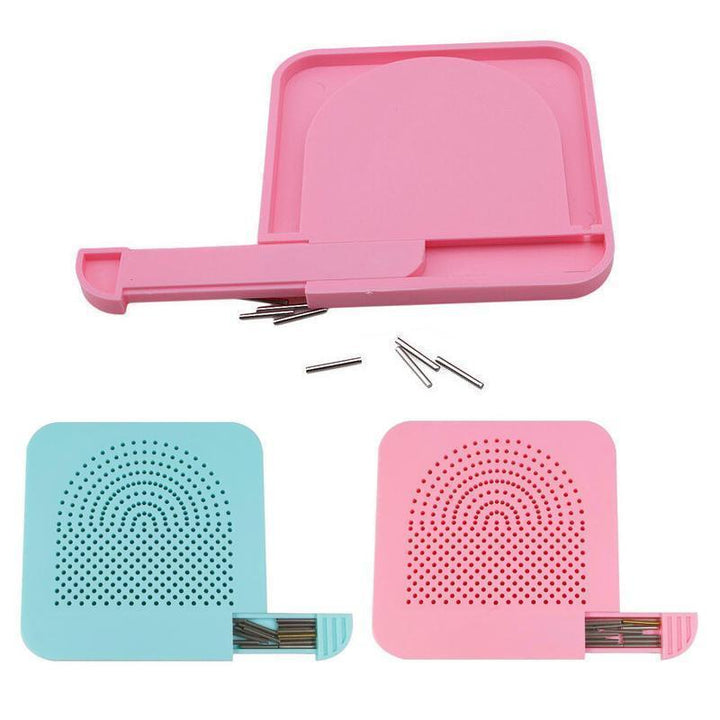 "Quilling upprullarbräda med nålar för nybörjare. Blå och rosa alternativ. Hjälper till att skapa intrikata mönster enkelt."