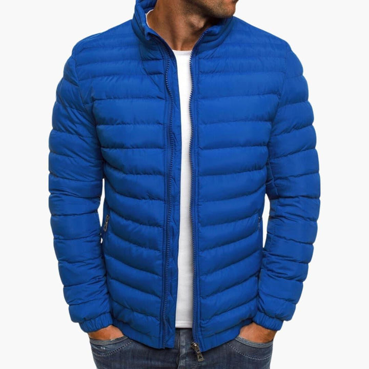 Varm quiltad herrjacka, bekväma ytterkläder för höst och vinter. Stilren jacka med funktionella fickor.
