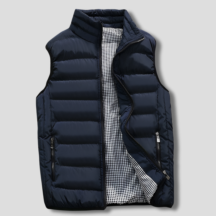 Herrväst i quiltad polyester, lättviktsdesign. Optimal för flexibla lager på lager outfits under höst och vår.