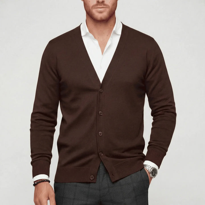 Svart v-ringad långärmad herrkofta. Slim fit för en modern, elegant stil, passar kontor & vardag.