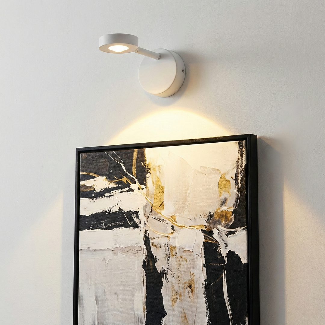 Rörelsestyrd LED vägglampa med flexibel spotlight för smart inomhus-/utomhusbelysning. Trådlös och dimbar.