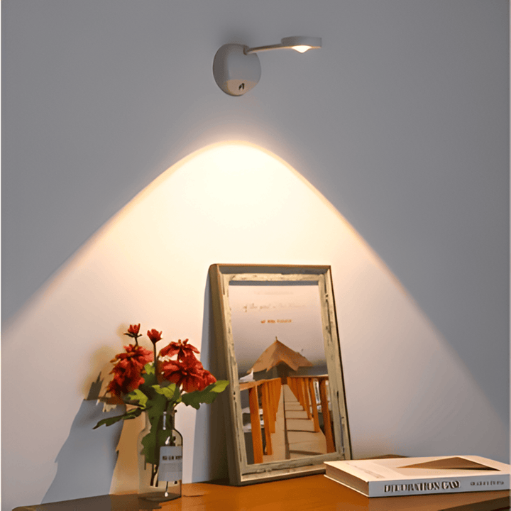 Smart laddbar vägglampa LED med rörelsesensor. Flexibel att flytta, ger effektiv trådlös belysning.