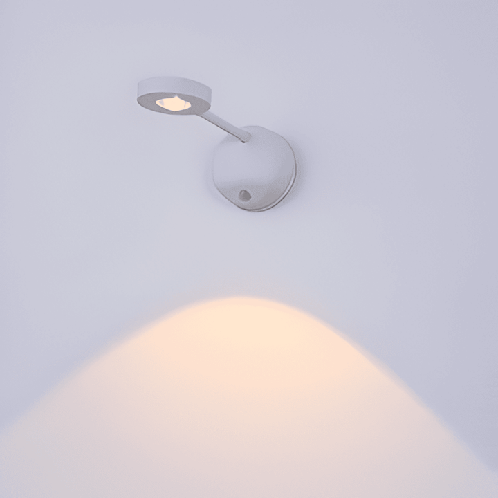 Laddbar rörelsestyrd LED-lampa. En trådlös, flexibel spotlight som förhöjer din inomhusmiljö.