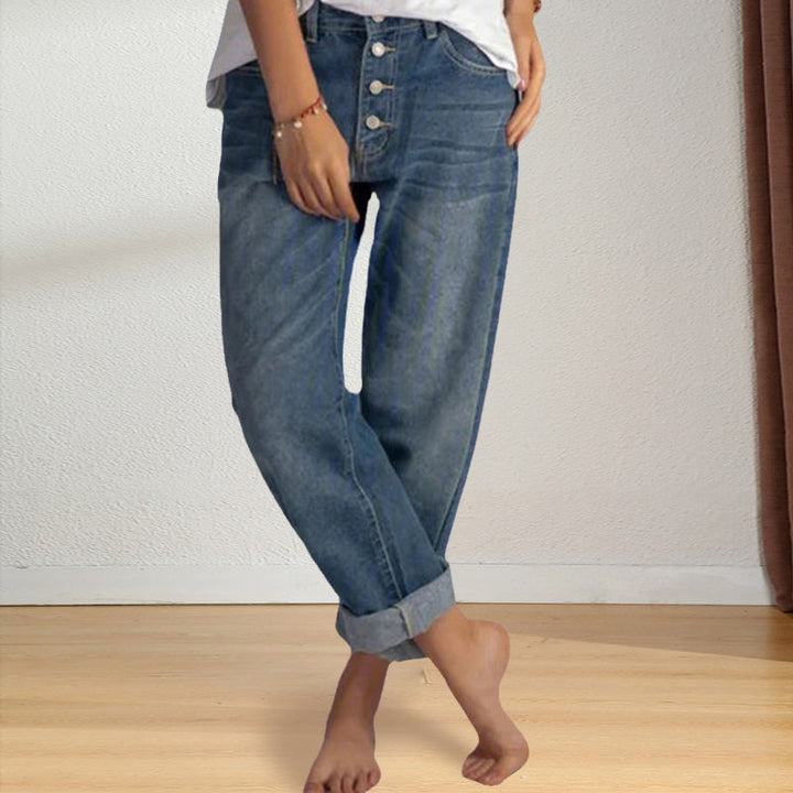 Raka damjeans med hög midja och tvätteffekt i blå nyans, rak silhuett, smickrande passform för modern stil.