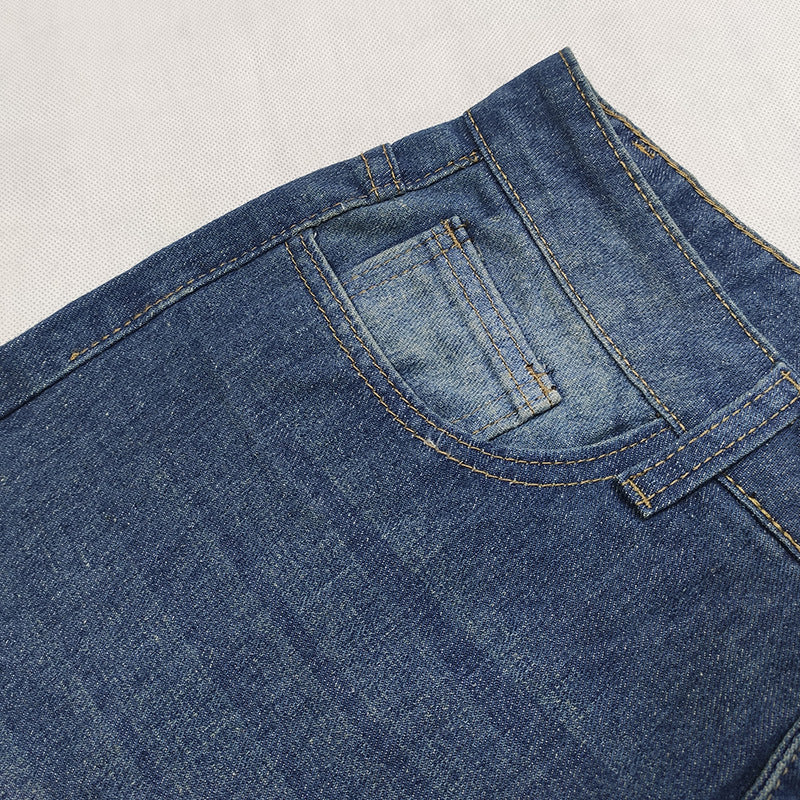 Raka damjeans med hög midja och tvätteffekt i blå nyans, rak silhuett, smickrande passform för modern stil.