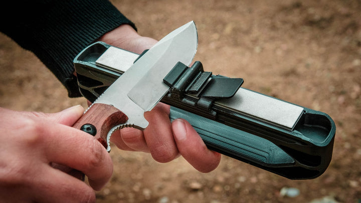 RazorForge precision knivslipningssystem för vassa köks-, jakt- och fickknivar med diamant- och keramiska slipstenar.
