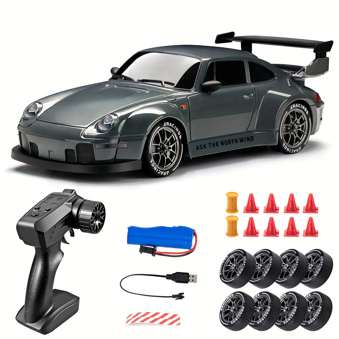 Ultimate Drift Racer 1:24 RC bil i rörelse, demonstrerar sin 4WD driftförmåga och ljusande hjul.