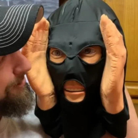 "Realistisk Läskig Peeper Creeper dekoration med intensiva ögon, perfekt för fönster, skrämmande och unik hemaccessoar."