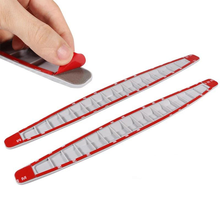 "Represistenta stötfångarskydd i PVC för bilar, stilrena färger grå, röd, svart, vit. Elegant design, universell passform."
