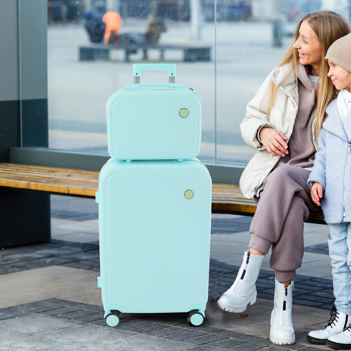 Hårdskalsresväska & handbagage i Vienna Duo set. Praktisk spinner för enkel förflyttning av packning.