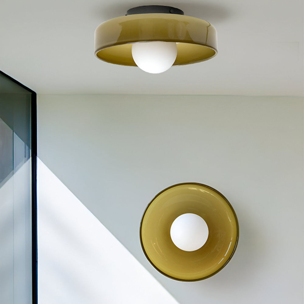 Bauhaus-inspirerad rund taklampa med LED, stilren design för hemmet.