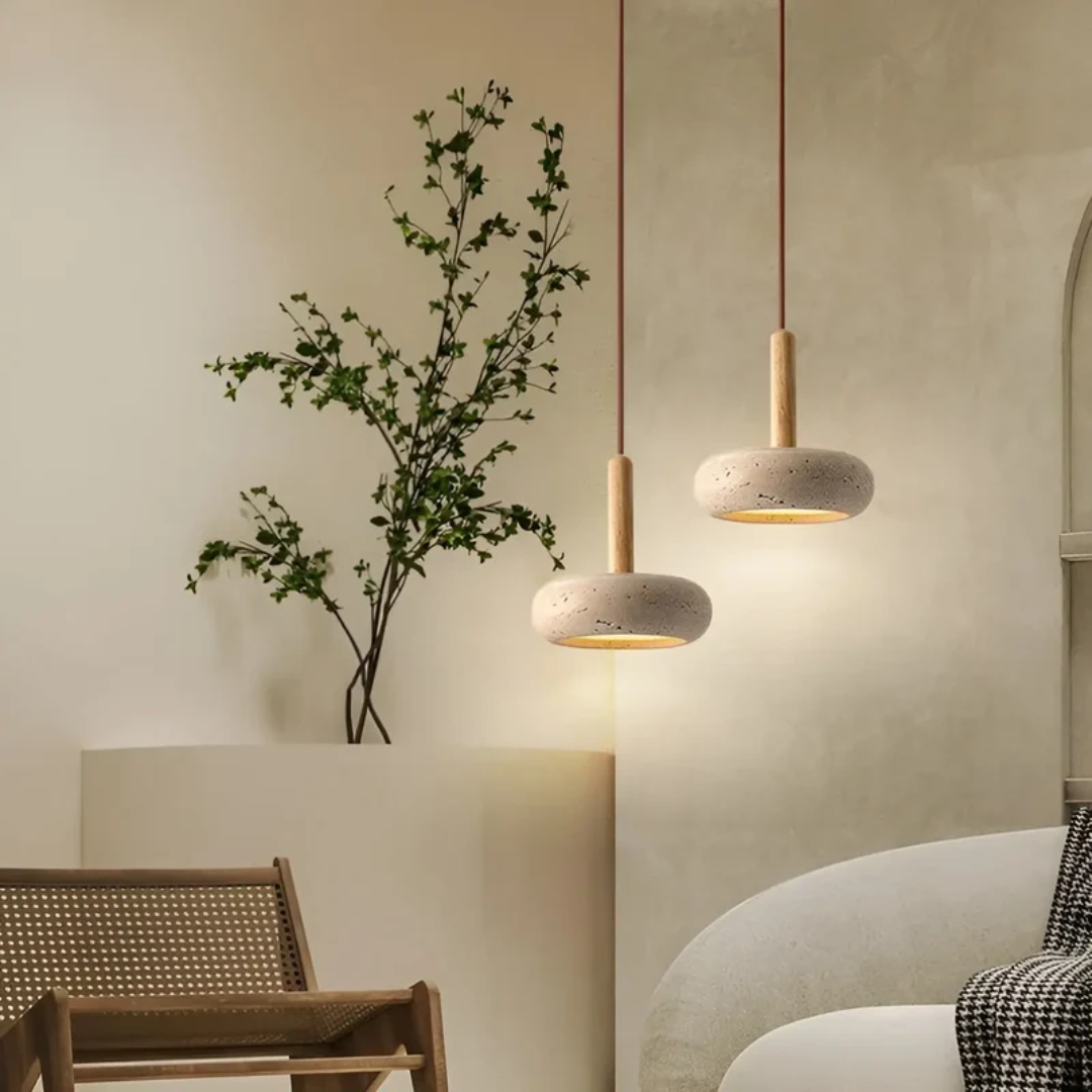 Retro taklampa i japansk design.  Elegant LED-lampa i trä och sten.  Varmt ljus, justerbar höjd.