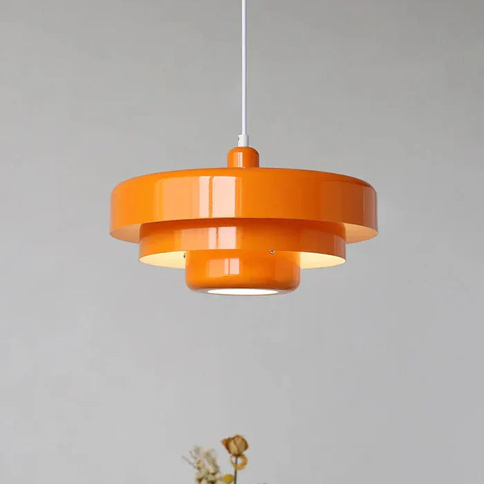 Retro taklampa i metall. Modern design, justerbar längd.  Elegant pendellampa för hemmet.