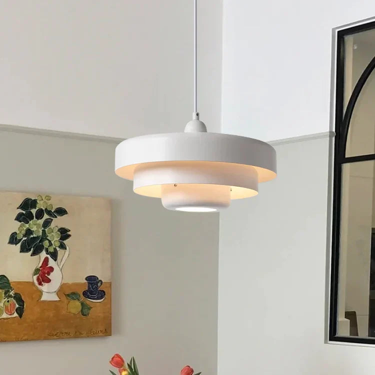 Retro taklampa i metall. Modern design, justerbar längd.  Elegant pendellampa för hemmet.