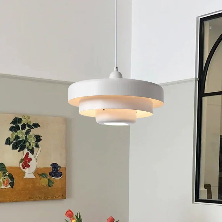 Retro taklampa i metall. Modern design, justerbar längd.  Elegant pendellampa för hemmet.