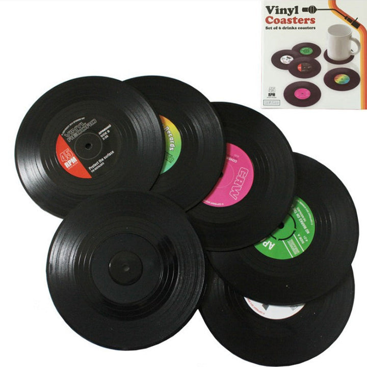"Retro vinyl skivunderlägg i flera färger, dekorerar bord med musiktema, perfekt för musikälskare, 10,5 cm diameter."
