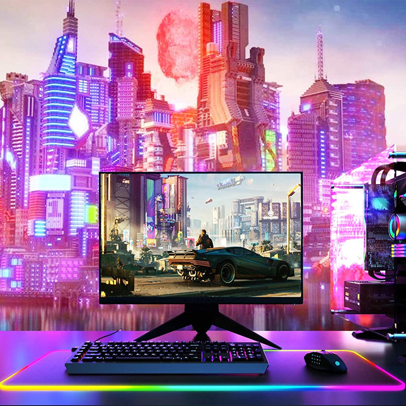 "RGB-musmatta för gaming med flerfärgat LED-ljus, sömlösa kanter, nonslip gummiunderlag och dynamiska ljuseffekter."