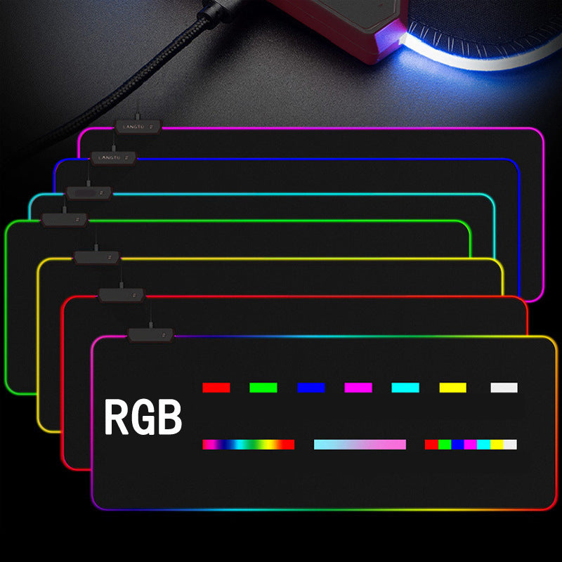 "RGB-musmatta för gaming med flerfärgat LED-ljus, sömlösa kanter, nonslip gummiunderlag och dynamiska ljuseffekter."