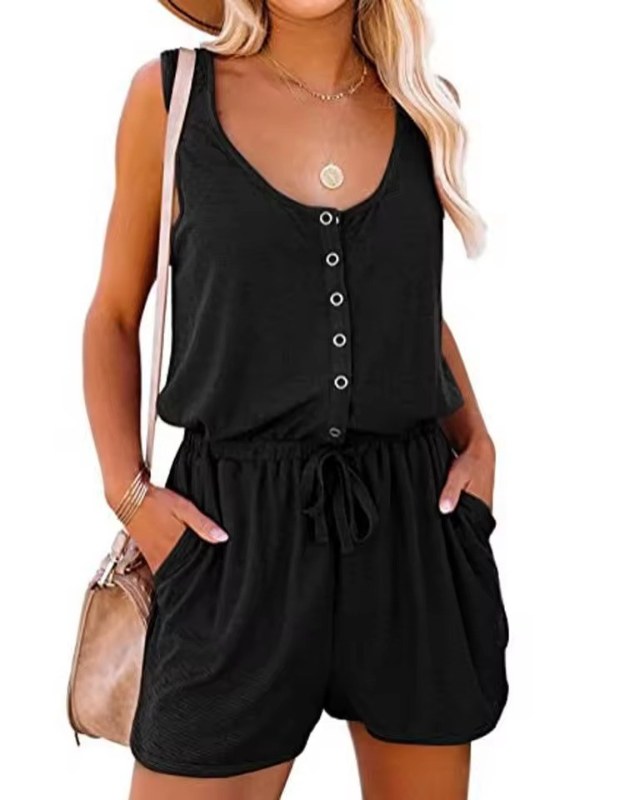 Ärmlös kort dam jumpsuit med praktisk knappstängning. Perfekt sommarjumpsuit för en ledig stil.