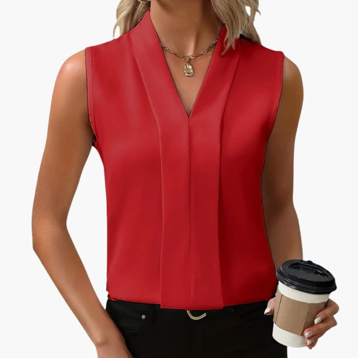 Kvinnors ärmlösa V-ringade topp med veckad design fram. En bekväm och stilfull sommarblus.