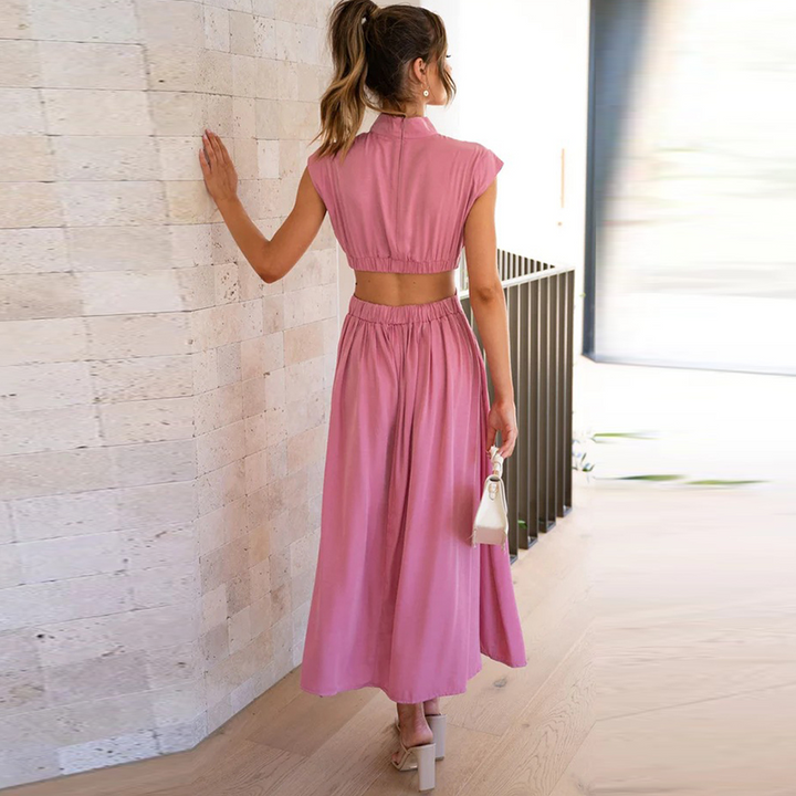 Ärmlös blå sommarklänning för damer, elegant design med lätt tyg för stil och komfort, perfekt för soliga dagar.