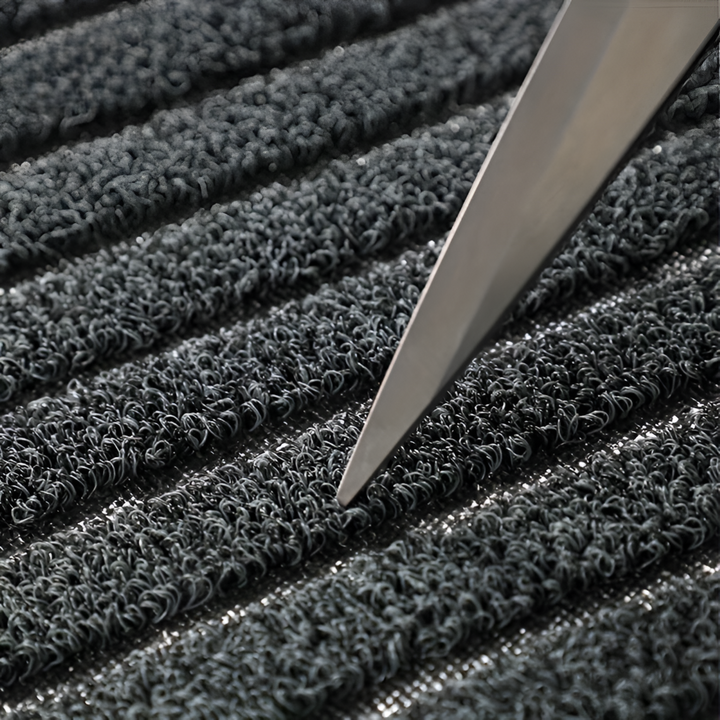 Detaljbild av halkfri baksida på robust entrématta, säkerställer stabil placering vid ytterdörren.
