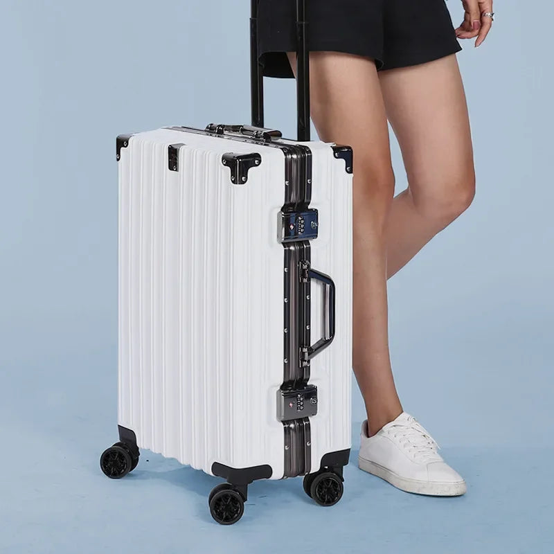 Stilren design av Reykjavik resväska, kombinerar funktion med elegans för organiserat bagage.