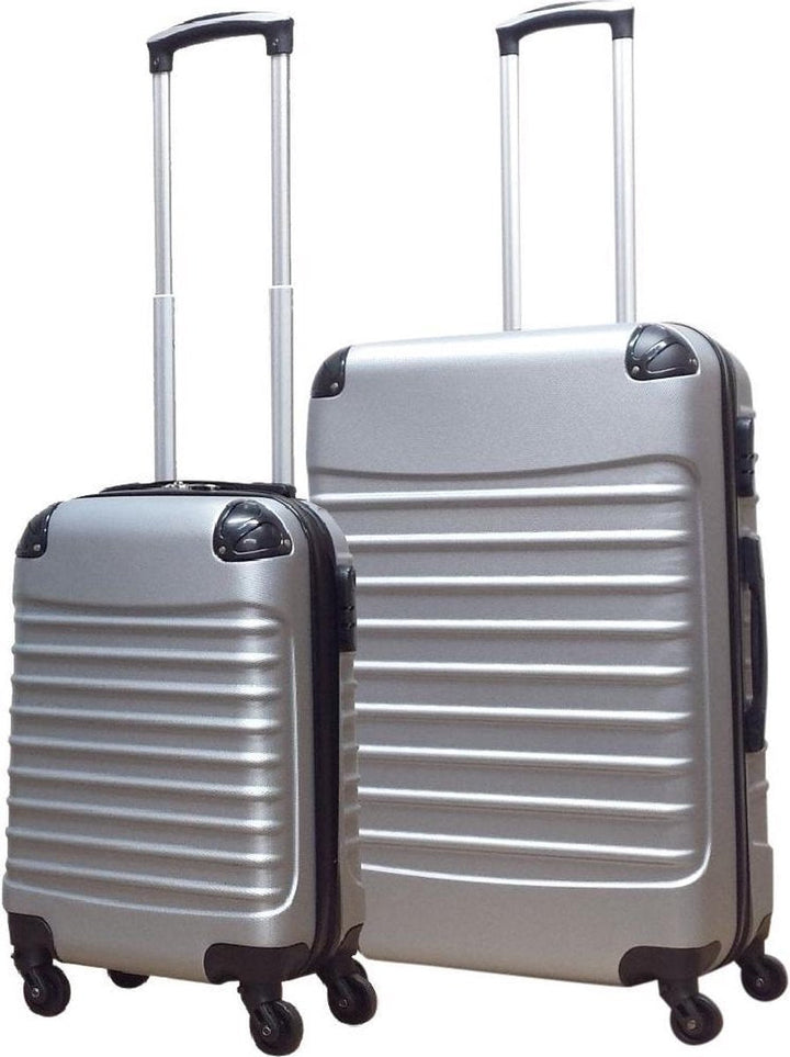 Hållbart 2-delat silver resväskeset med hårdskal. Perfekt bagage för organiserade resor.