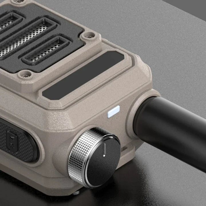 Stötsäker StormTalk walkie-talkie, idealisk för vandring, camping och friluftsliv. Bärbar och pålitlig.
