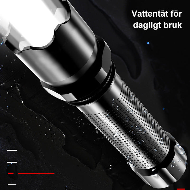 Robust vattentät LED-ficklampa, utmärkt för utomhusbruk med lång räckvidd, kompakt design och starkt ljus.