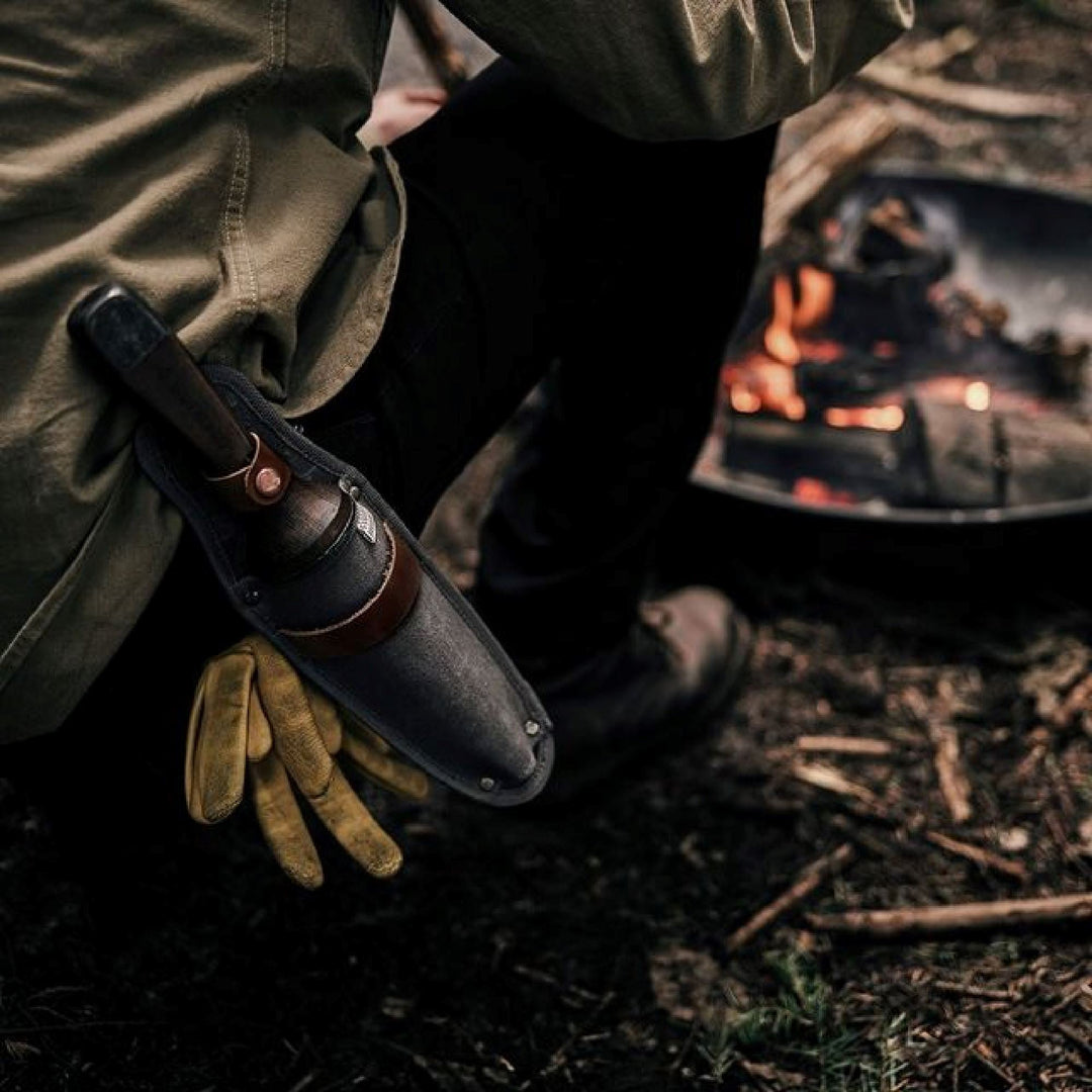 Mångsidig utomhuskniv för camping, vandring & bushcraft. Högstyrkestål & ergonomiskt grepp för alla äventyr.