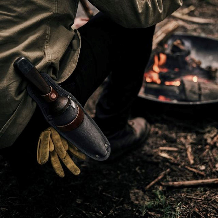 Mångsidig utomhuskniv för camping, vandring & bushcraft. Högstyrkestål & ergonomiskt grepp för alla äventyr.