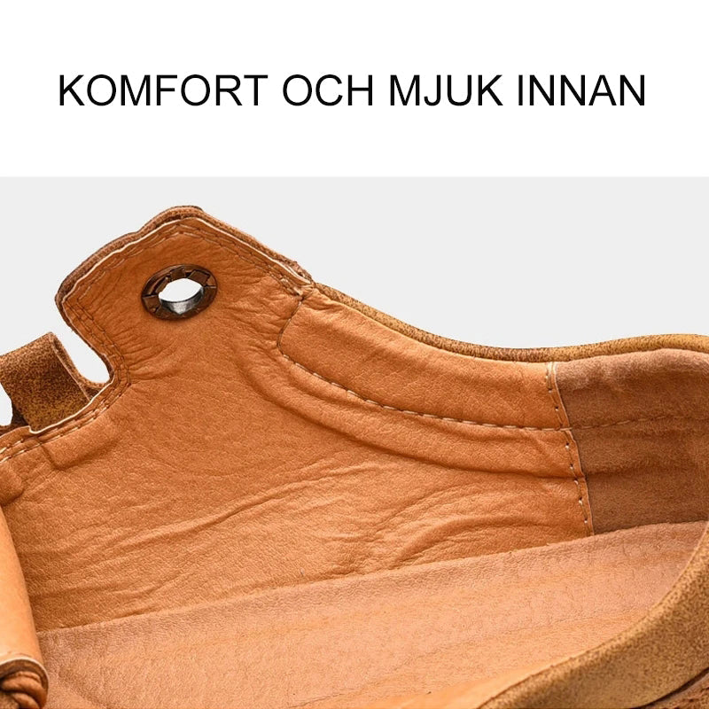 "Robusta herrkängor i brunt läder med halkfri gummisula, rund tåform och snörning för vandring i tuff terräng"