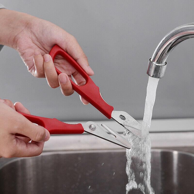 "Röd och svart skaldjurssax i rostfritt stål för effektiv och stilren krabbskärning, 7 tum lång, med ergonomiskt grepp."