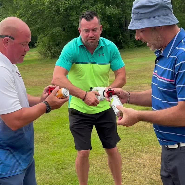 "Röd plastnyckelring med ölflasköppnare, stilren och portabel design för män och kvinnor, perfekt accessoar."