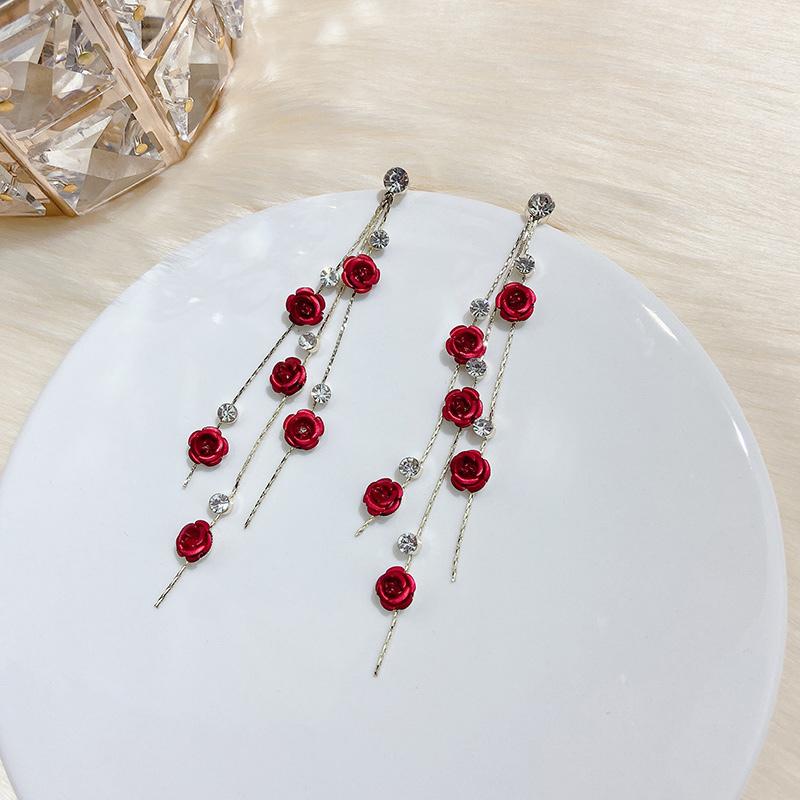 Romantiska ros örhängen i röd och lila, 8.5 cm, kvinnors accessoar, elegant blommotiv för vardag och fest.