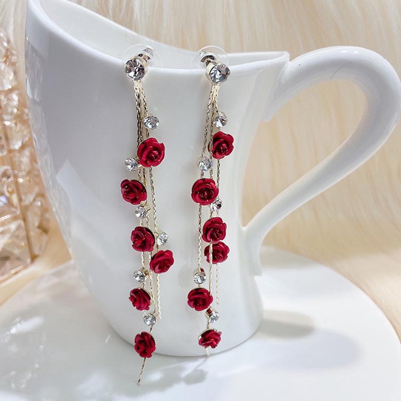 Romantiska ros örhängen i röd och lila, 8.5 cm, kvinnors accessoar, elegant blommotiv för vardag och fest.
