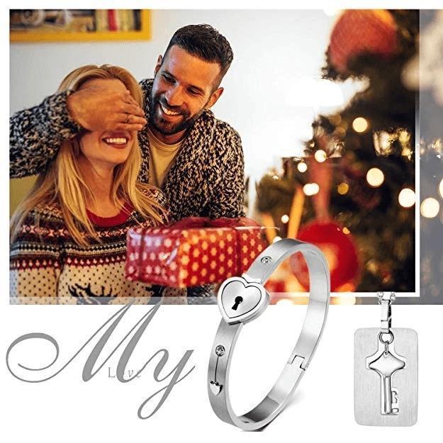"Romantiskt armband och halsband för par i titanstål med hjärt- och nyckeldesign, i silver och roséguld."